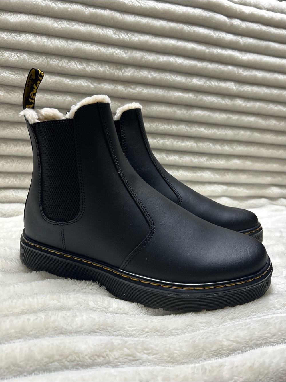 Dr. Martens Doc Dorrian Unisex Black Chelsea Boots Faux Fur NWOB W-10 M-9